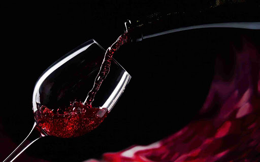 Impianto industriale con resine per trattamento vino